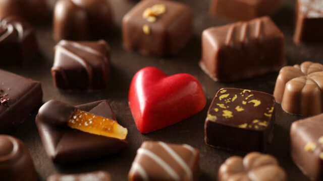 今年のバレンタイン「贈る」予定は4割　チョコ以外の贈り物　男性は「食事・お菓子・お花」女性は「お菓子」のメイン画像
